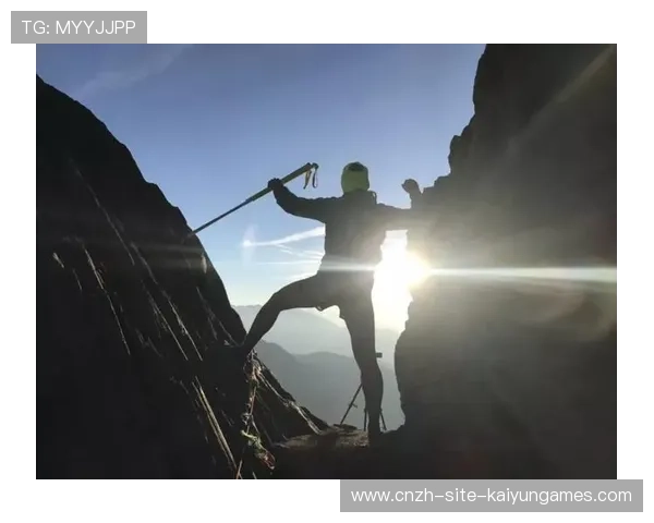 体育攀岩公开赛出现惊险救援，勇敢传为佳话